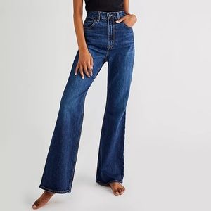NWT Levi’s 70s High Flare Jeans